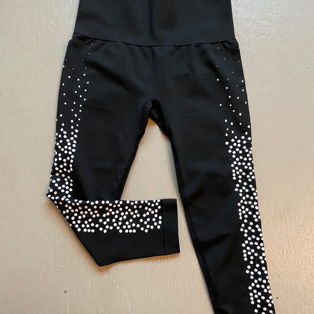 NWT Fabletics Leggings